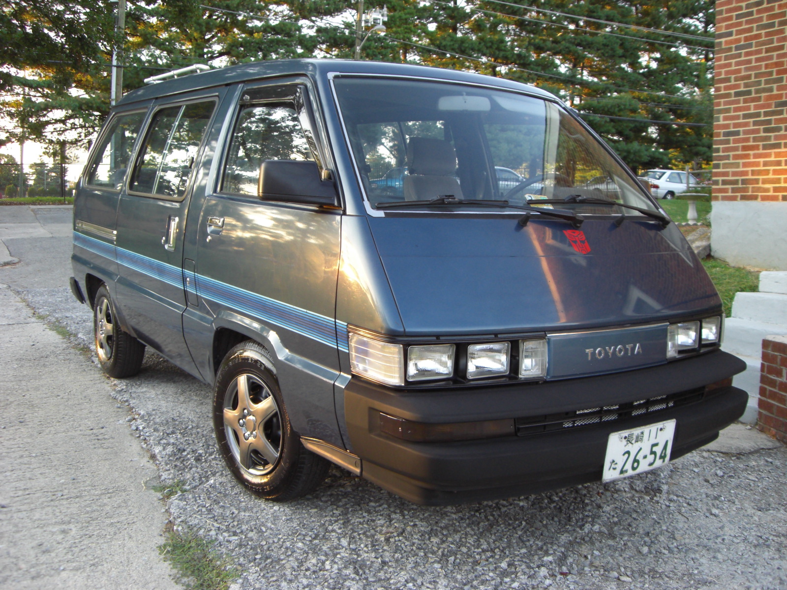 File:87 Toyota Van.JPG - Wikimedia Commons