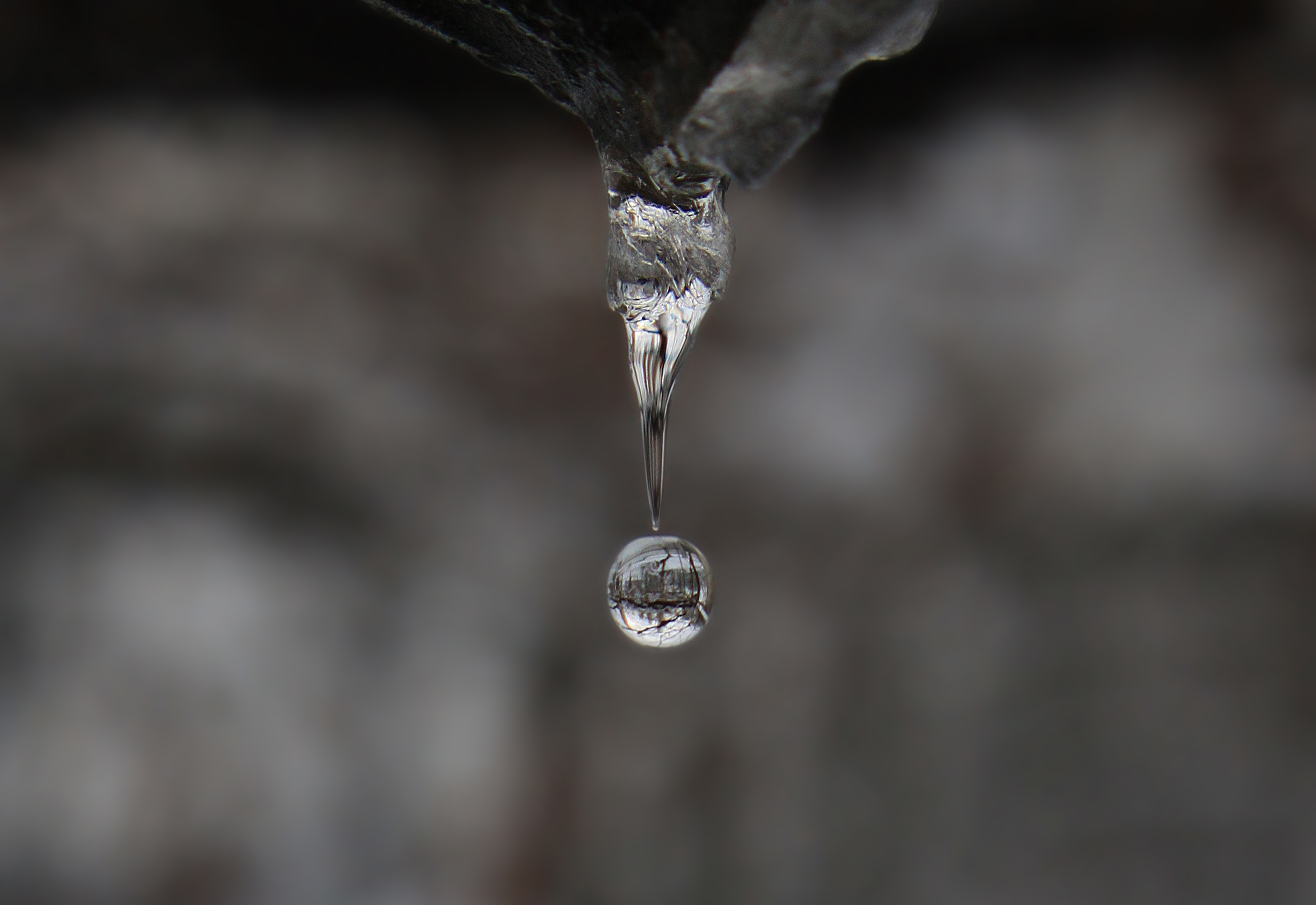 Можно капля. Замерзшая капля воды. Застывшие капли воды. Замерзшие капли. Застывшая капля воды.