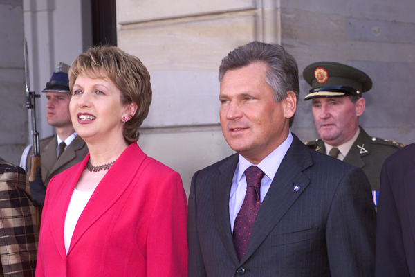 File:Aleksander Kwasniewski and Mary McAleese.jpg