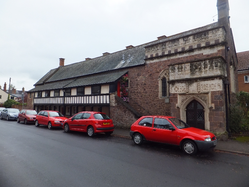 File:Almshouses in Wellbrook Street (geograph 2608366).jpg