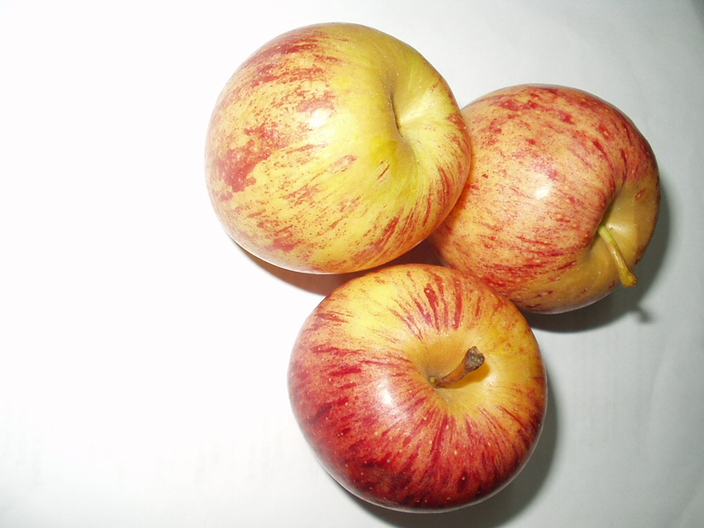 Apple five. Яблоко r34. Яблоко иск 7,5.