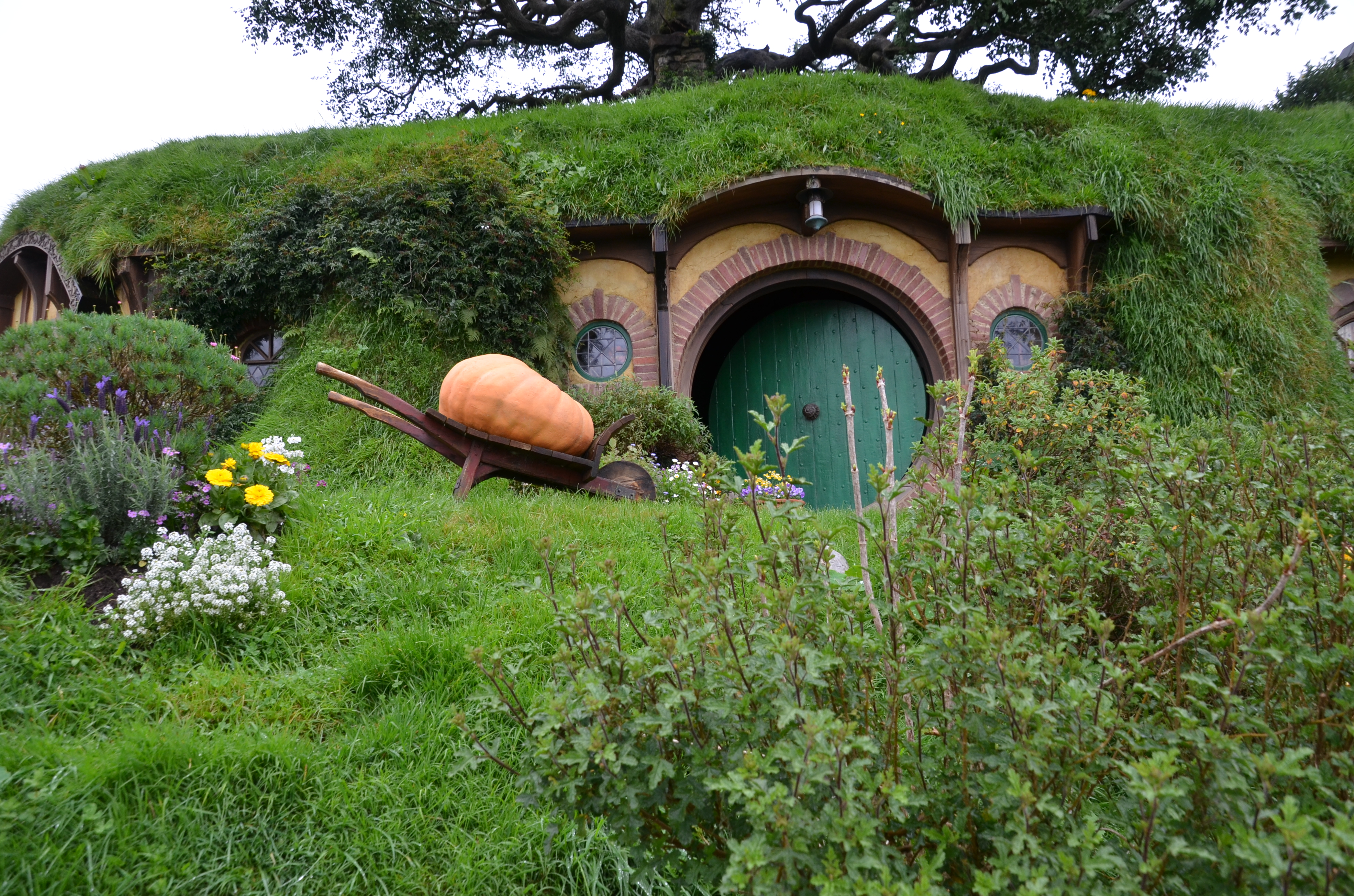 LOTR Hobbiton Bilbo Baggins' Bag End hobbit-hole: Frodo's room.