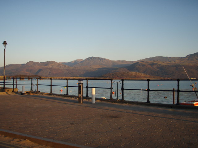 File:Barmouth Harbour from the Quay at sunset - geograph.org.uk - 709404.jpg