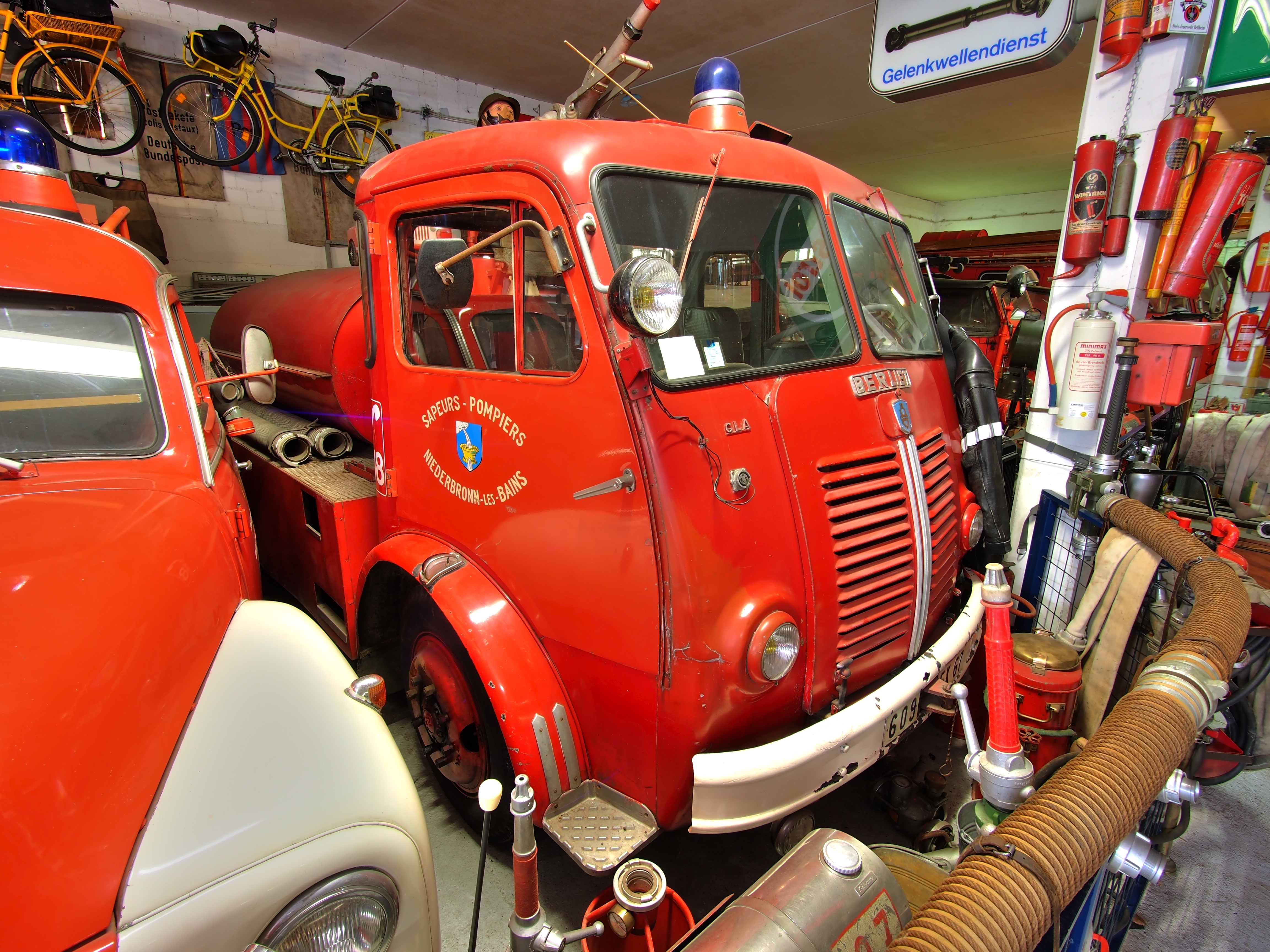 Mack 1911Рі Fire engine