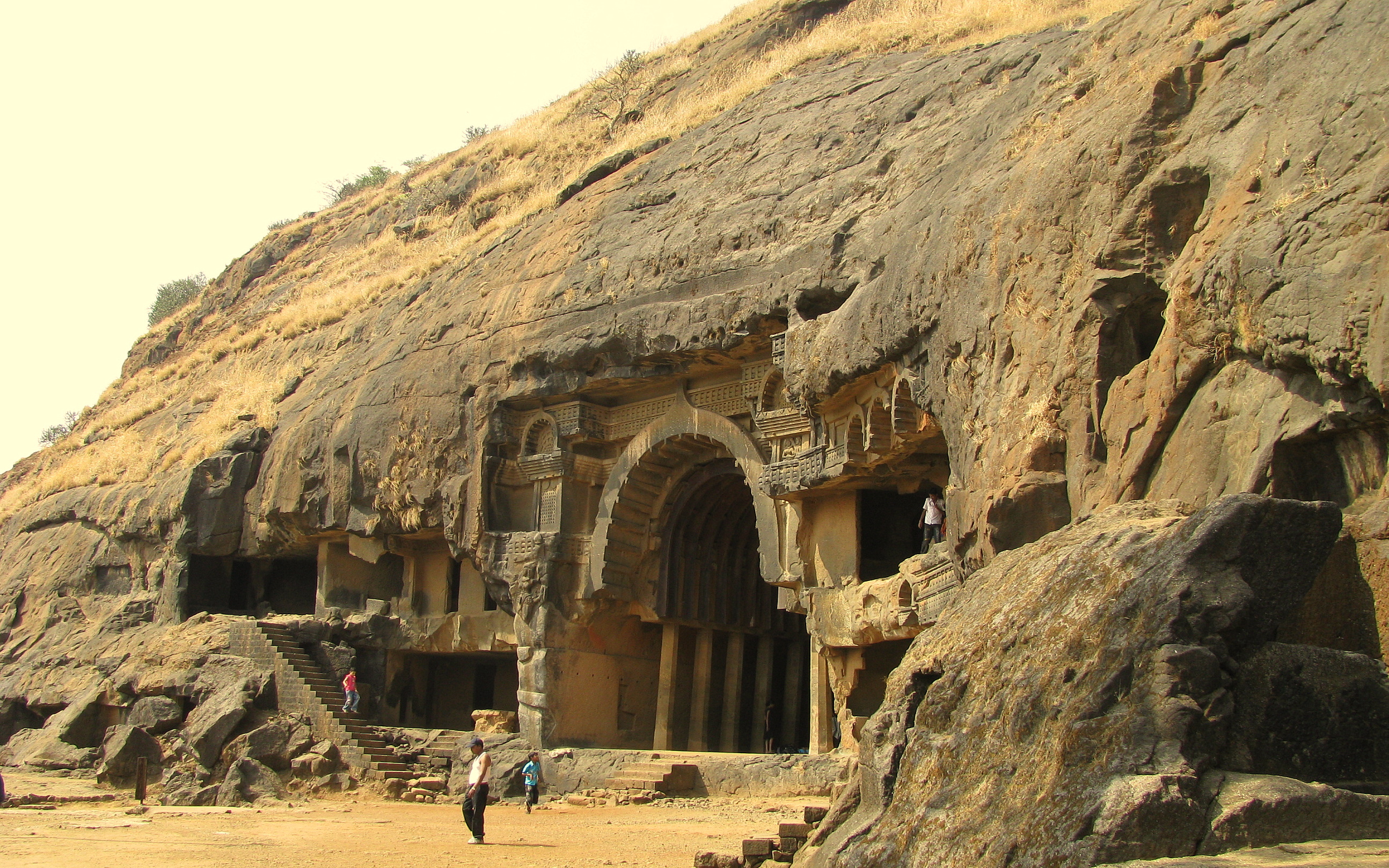 Ancient cave. Индия пещерные храмы Бхаджа. Пещеры Канхери Индия. Пещерный храм в Петчабури. Храм Тин Тхал в Индии.