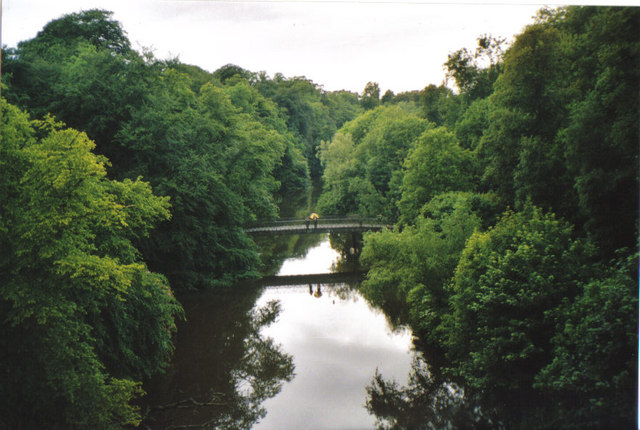 File:Bridge over the River Kelvin - geograph.org.uk - 517963.jpg