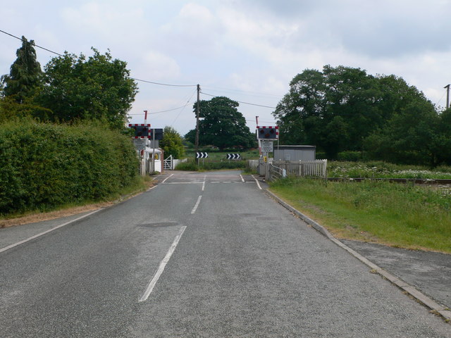 File:Broadoak Level Crossing - geograph.org.uk - 1508433.jpg