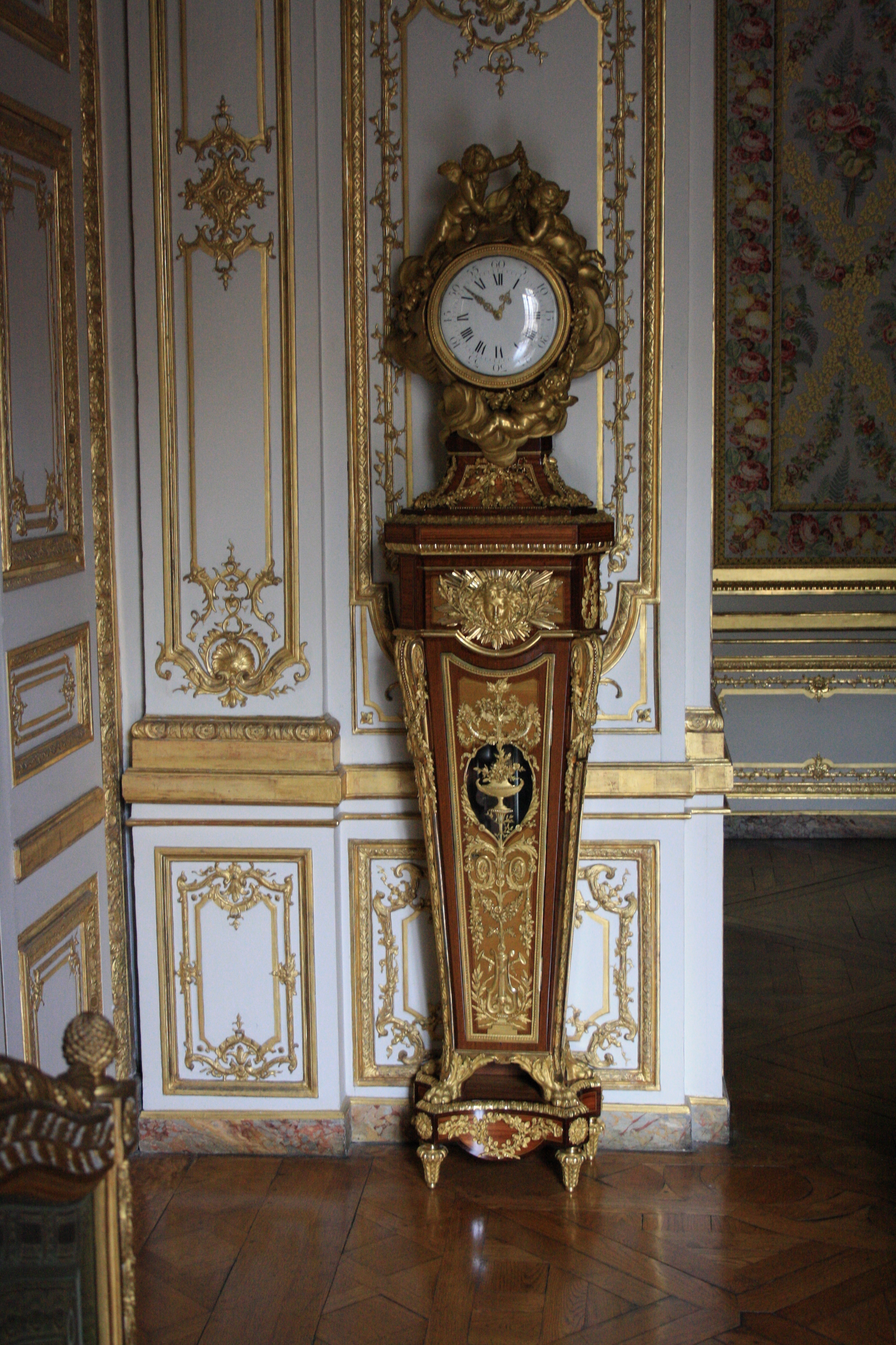 Версаль часы. Версаль часы Версаль Людовик механизм. Напольные часы Versailles Mice. Часы напольные Версаль. Напольные часы Барокко Версаль.
