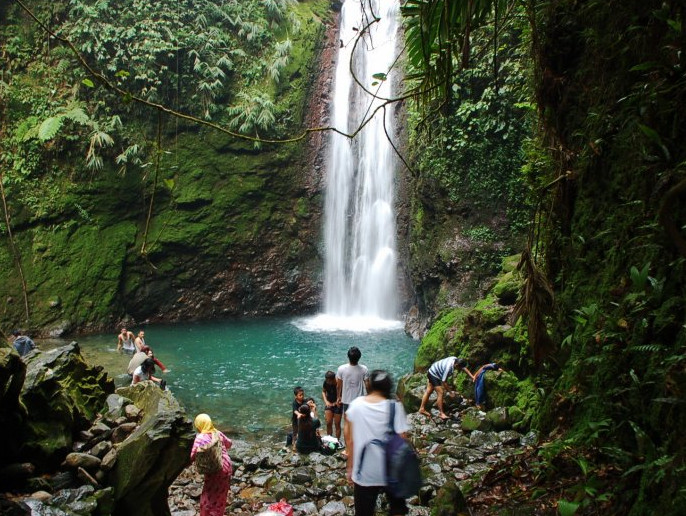 File:Curug Ngumpet '.jpg