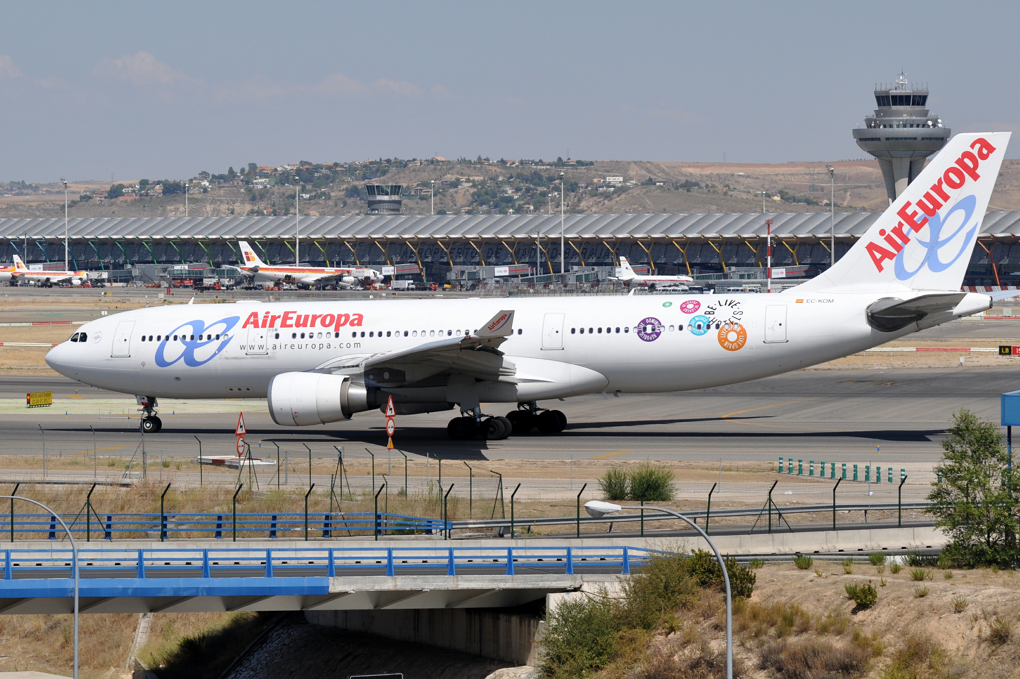 Ec europa. Airbus a330-200. А330-200. A332 самолет. AIREUROPA Premium.