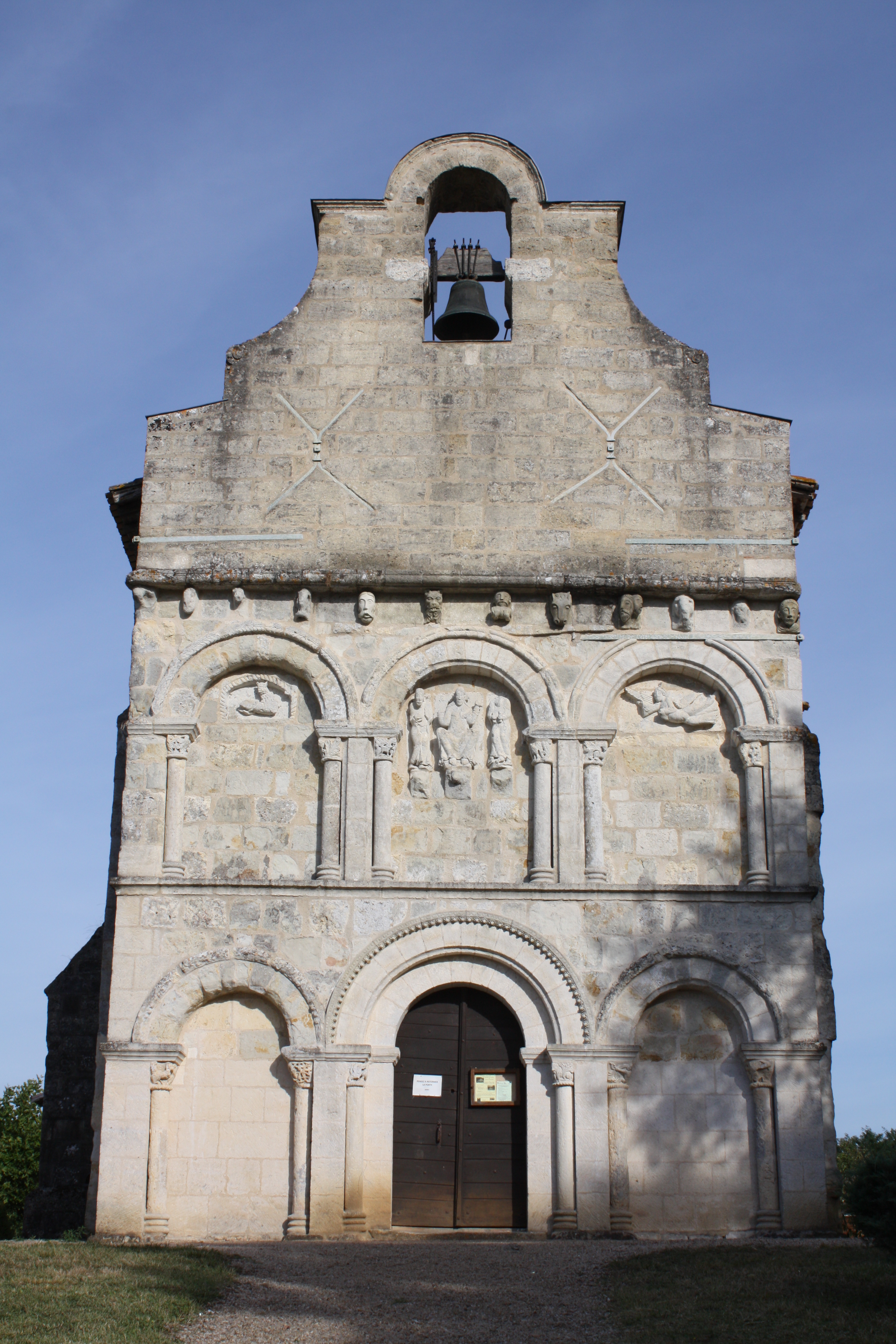 Eglise de Saint Michel de Rivière  France Nouvelle-Aquitaine Dordogne La Roche-Chalais 24490