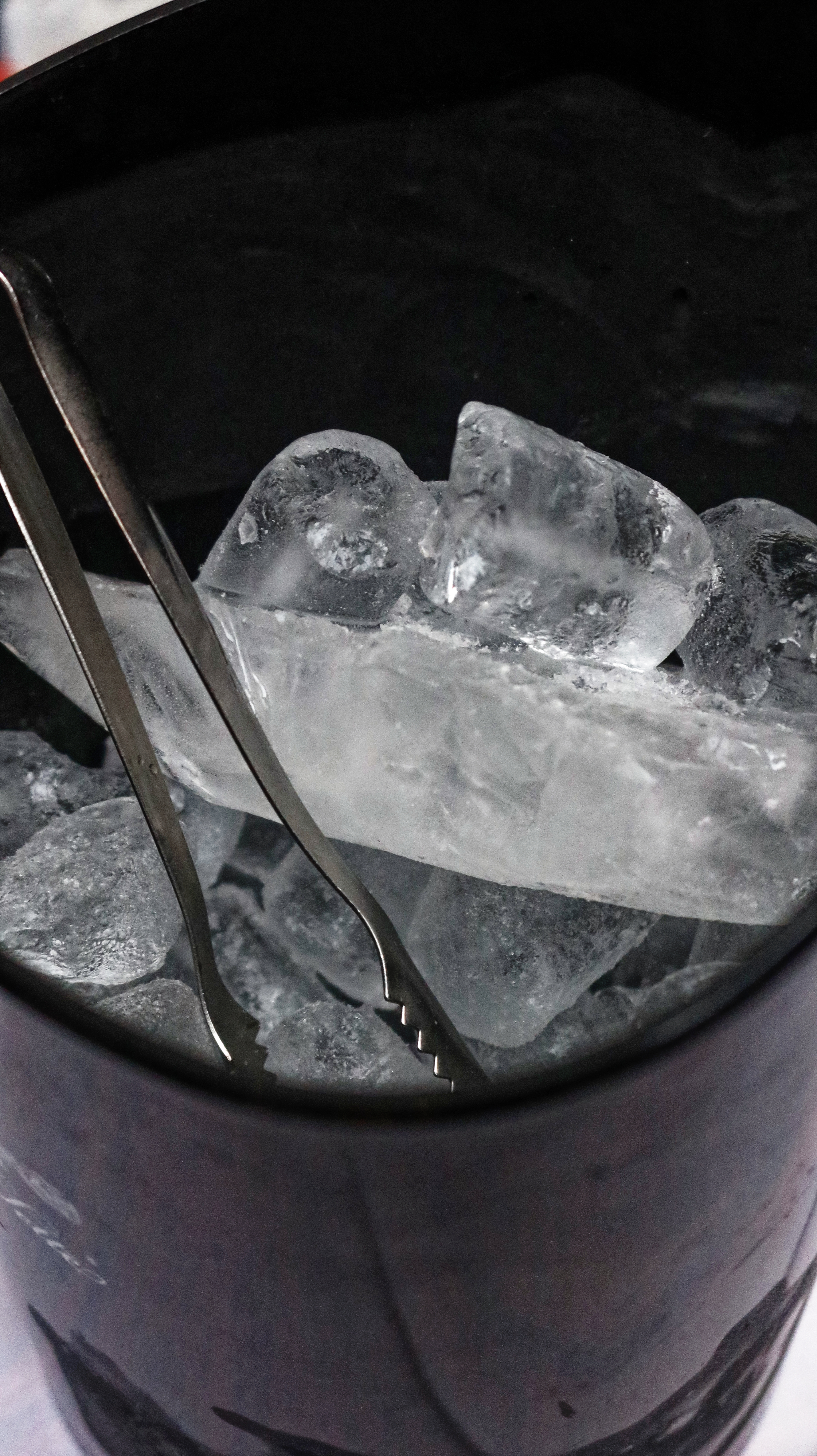 File:Cloudy ice cubes.jpg - Wikipedia