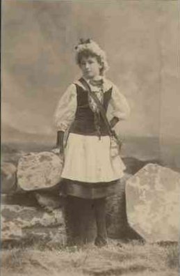 File:Elsie Bonython 13yrs 1887-B7723 41.jpg