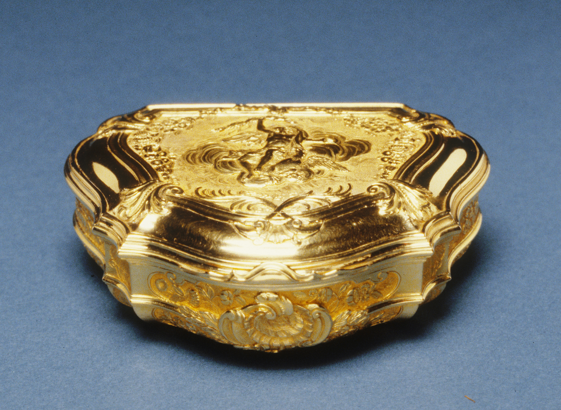 File:English - Cartouche-Shaped Snuffbox with Jupiter - Walters 5722.jpg - Wikimedia Commons