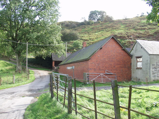 File:Farm buildings at Ty'n-y-celyn - geograph.org.uk - 257329.jpg