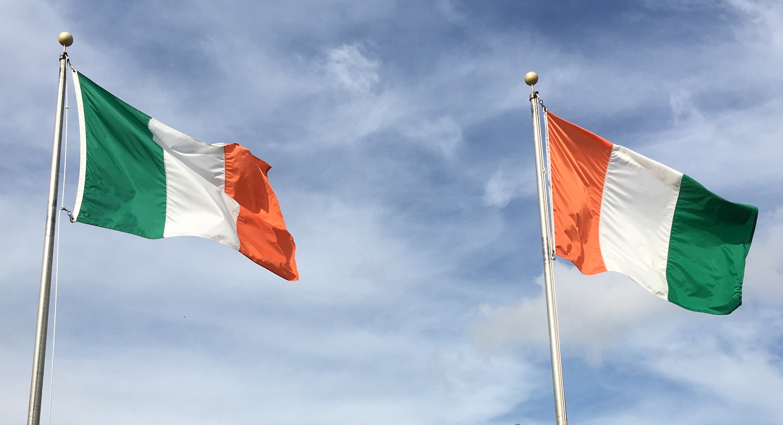 stilhed værdig Slud File:Flags of Ivory Coast and Ireland.png - Wikimedia Commons