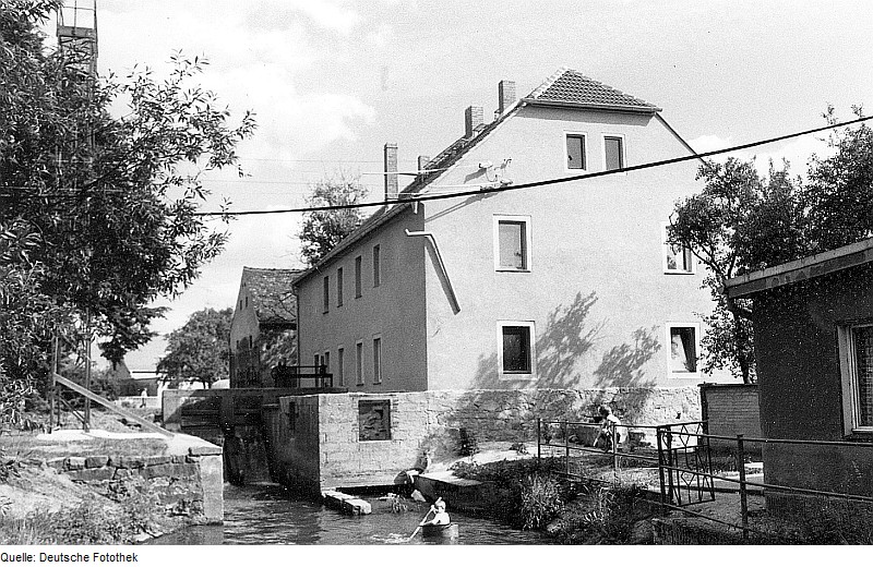 File:Fotothek df rp-e 0140048 Königswartha. Ehem. Mühle an der Ecke des Marktes.jpg