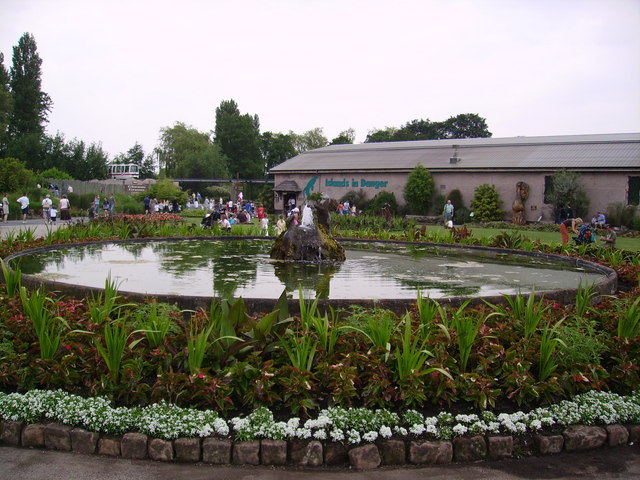 File:Fountain chester zoo.jpg