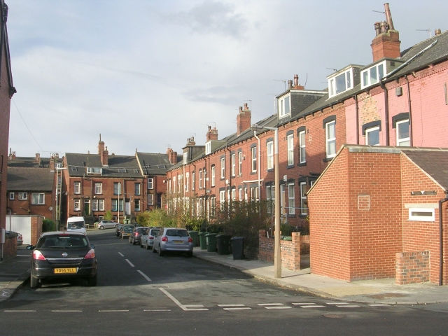 File:Graham Avenue - Cardigan Lane - geograph.org.uk - 1058657.jpg