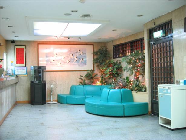 File:HCCH admission waiting area.jpg