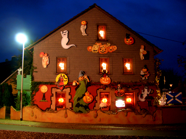 File:Halloween-haus-2007-in-spall.jpg