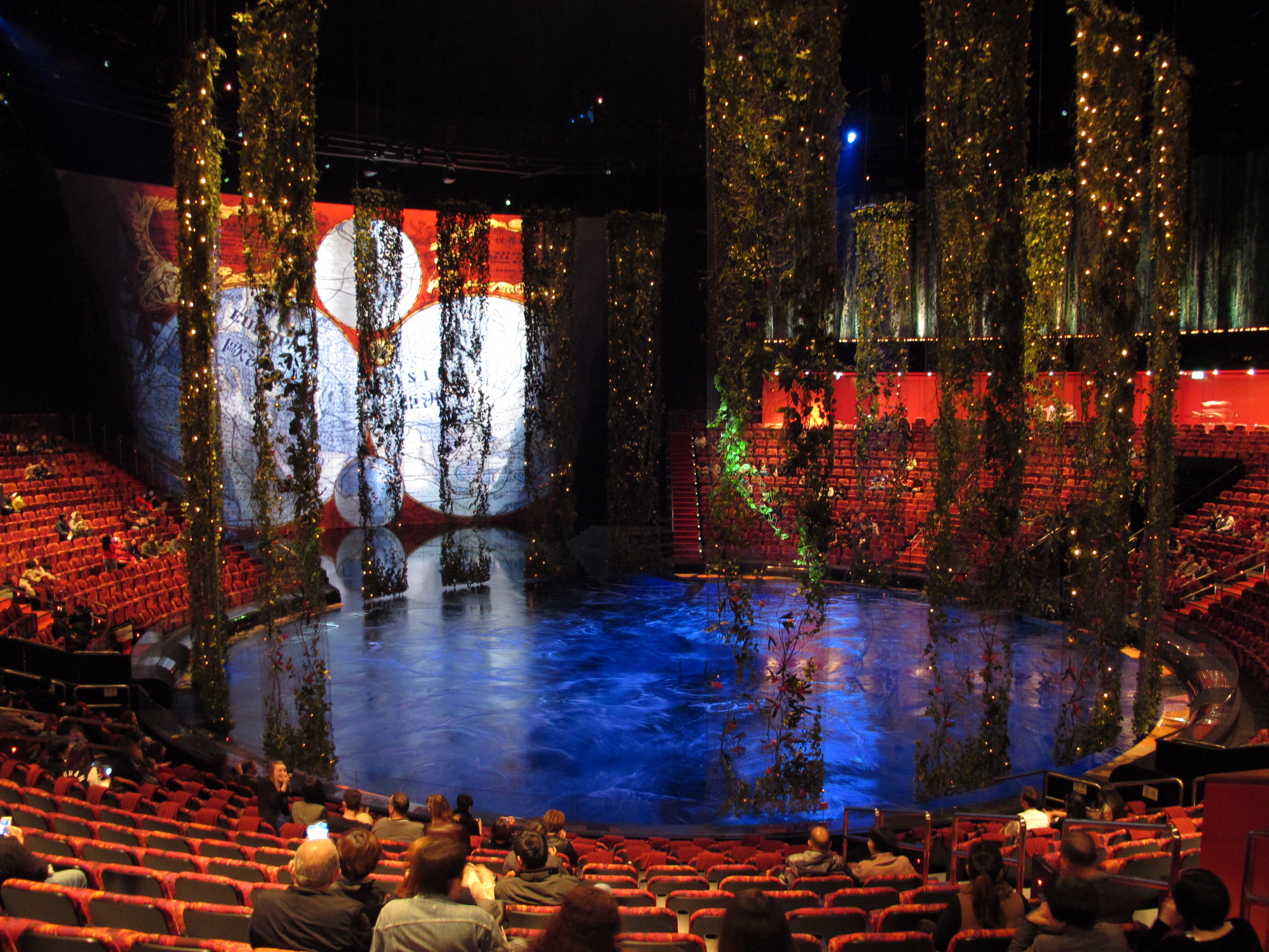 House_of_Dancing_Water_Theatre_201301.jpg