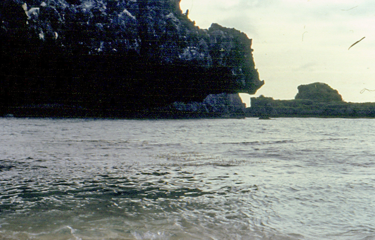 File:Hundred Islands December 1982.jpg