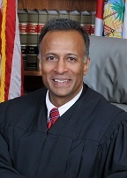 <span class="mw-page-title-main">Raag Singhal</span> American judge (born 1963)