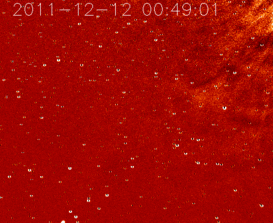러브조이 혜성이 태양으로 향하는 모습.