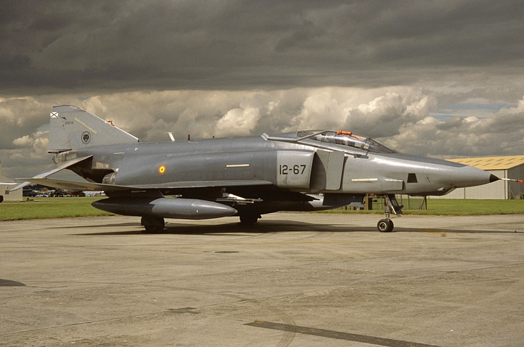 アメリカ海軍 イギリス空軍 F-4 Phantom タグ 実機の外板使用 定番の