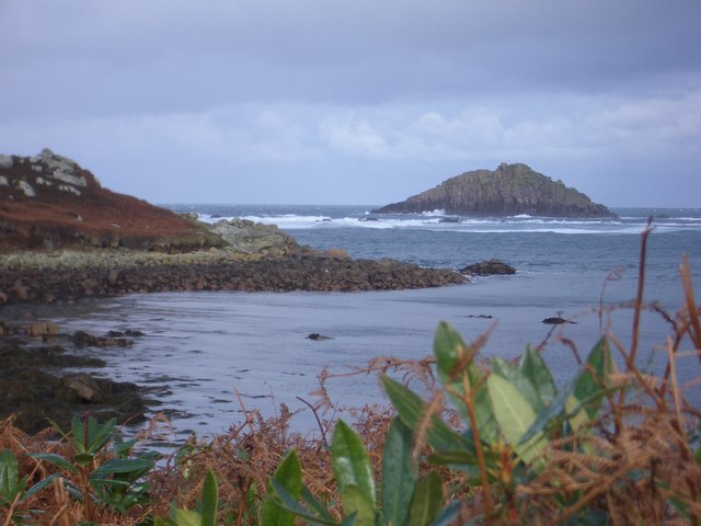 File:Men-a-vaur from Gimble Porth, Tresco - geograph.org.uk - 1766140.jpg