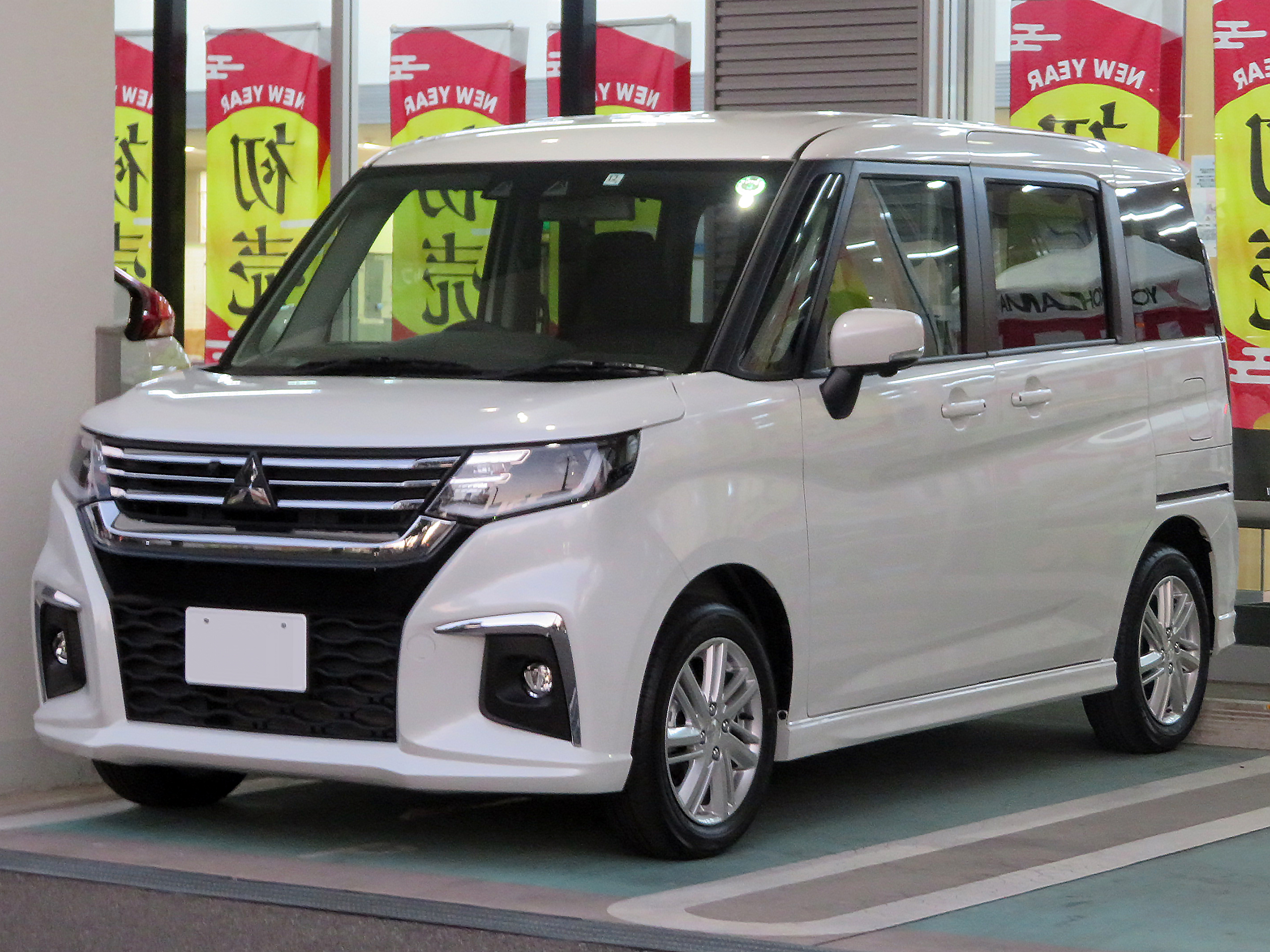 ファイル:Mitsubishi DELICA D-2 HYBRID MZ Omnidirectional Camera