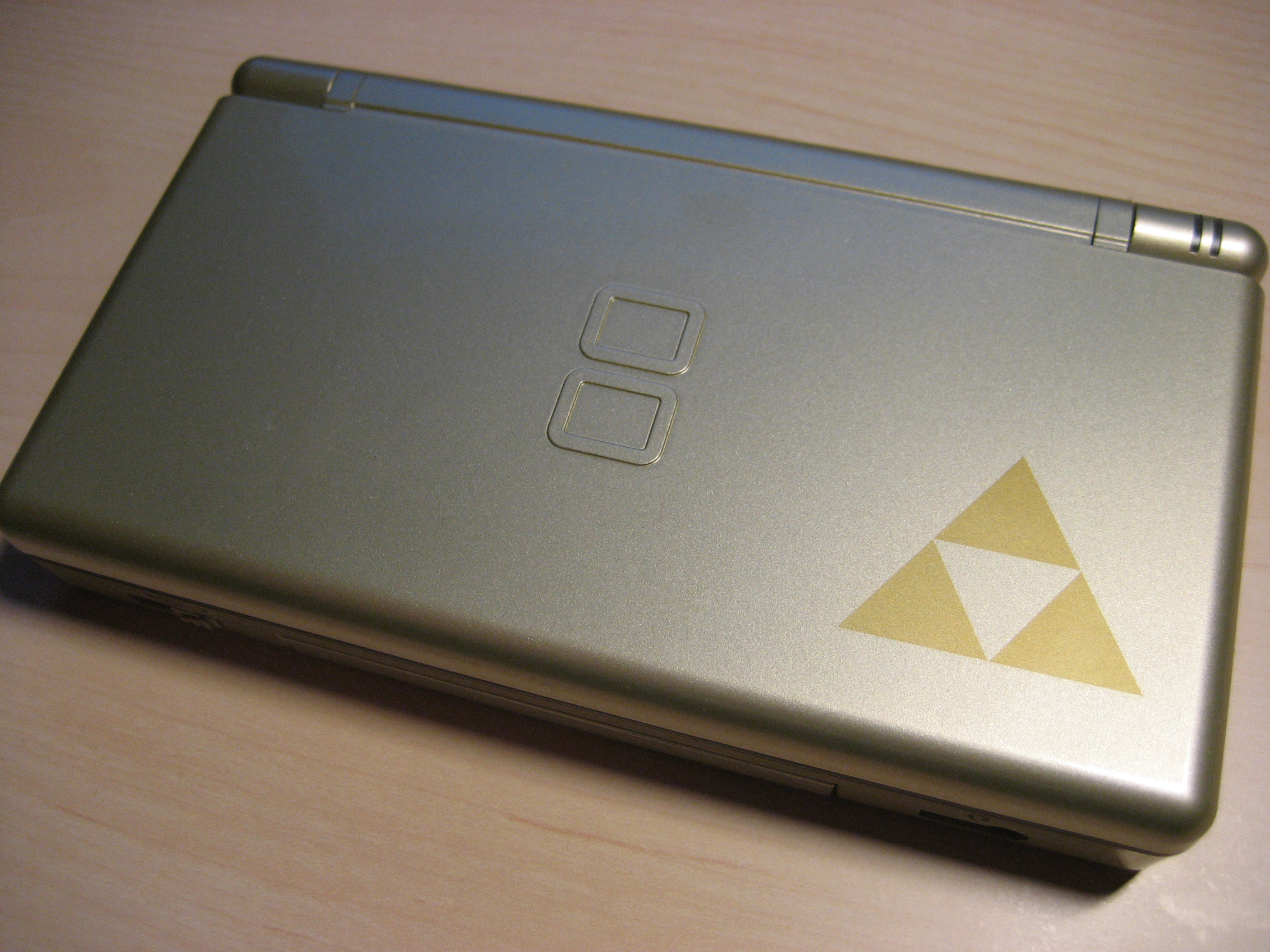 Cívico Estresante café Archivo:Nintendo DS Lite Zelda.jpg - Wikipedia, la enciclopedia libre