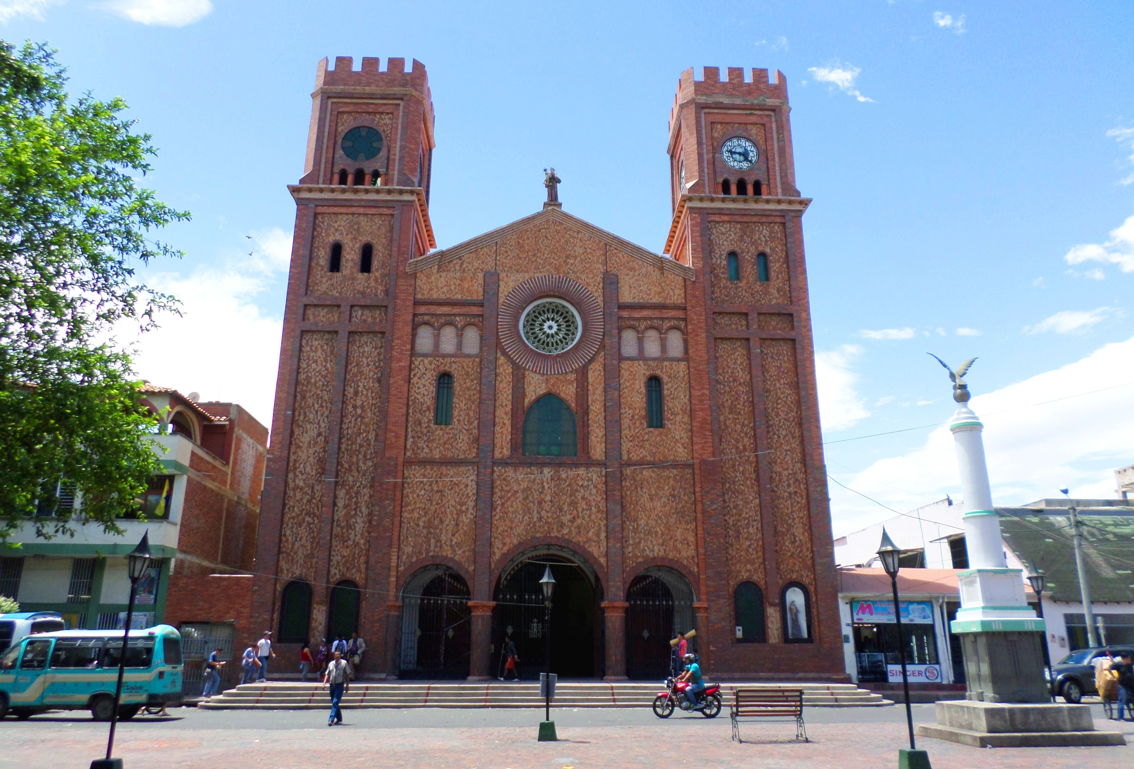 File:Parroquia San Antonio de Padua, Cúcuta.jpg ...