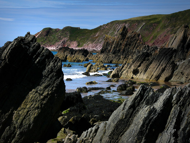 Raggle Rocks at Marloes Sands - geograph.org.uk - 537289