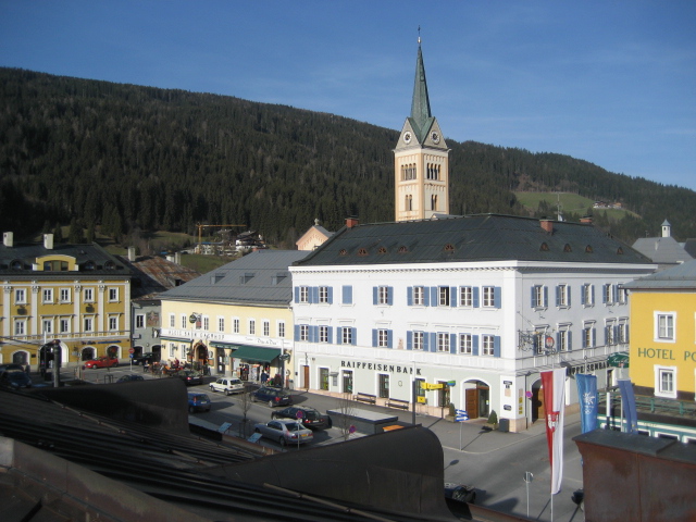 File:Raiffeisenbank Radstadt.jpg