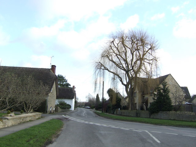 Standlake village houses - geograph.org.uk - 334848