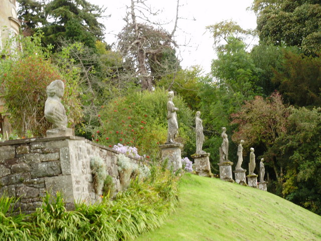 File:Statues at the front of Haining House - geograph.org.uk - 1606515.jpg