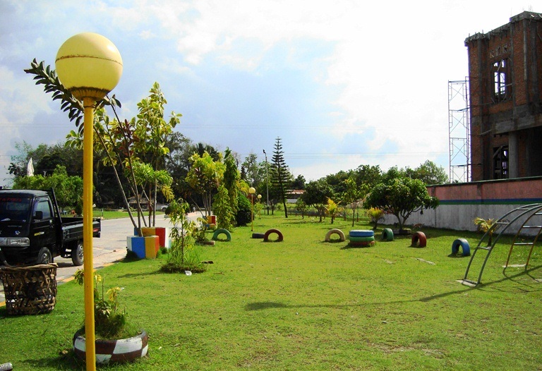 File Taman  bermain  anak  anak  4 JPG Wikimedia Commons