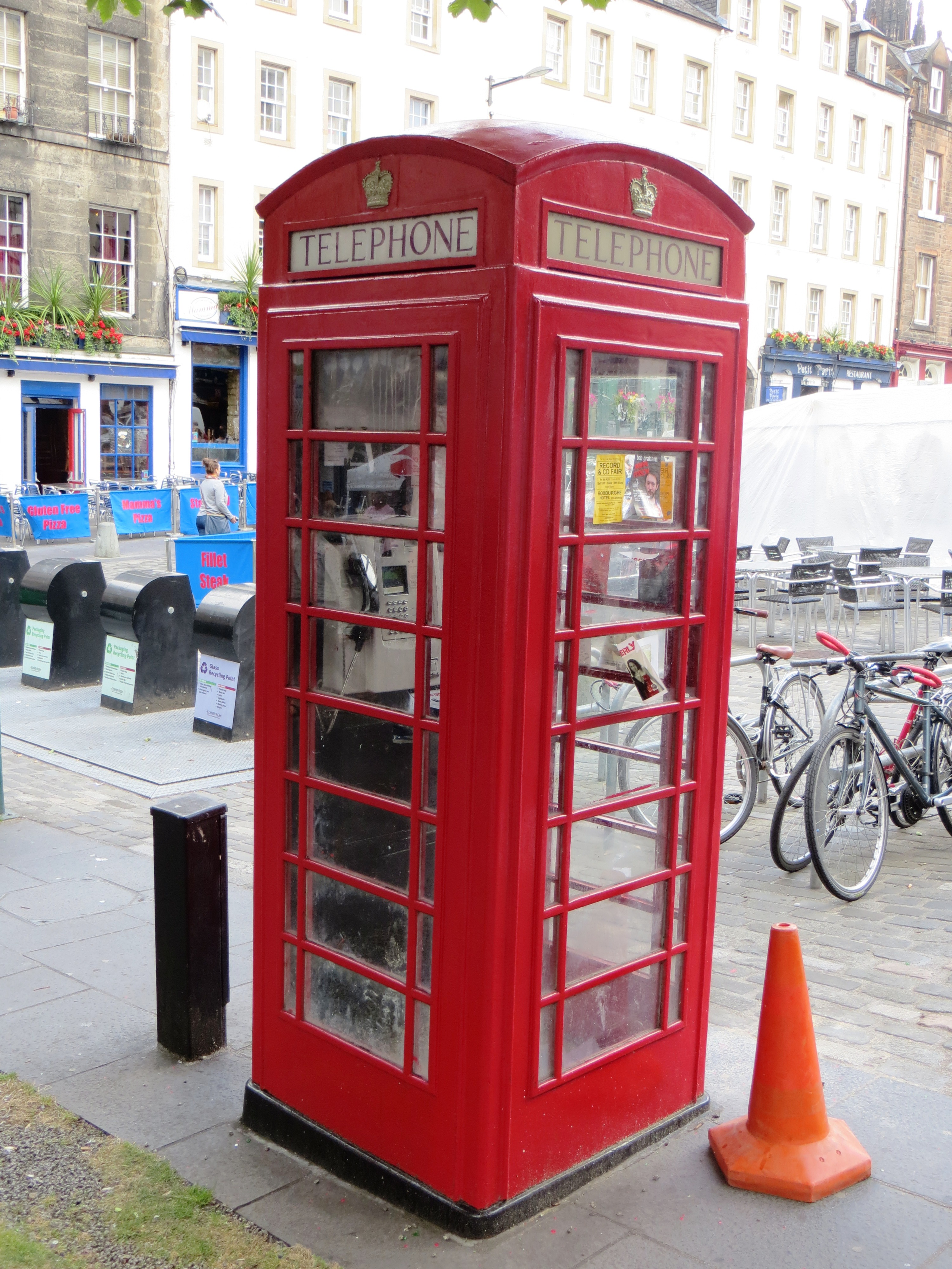 Cell Phone Booth. Телефон Incell. Что такое files в телефоне. Телефон комон.