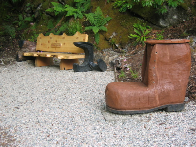 File:The Cobblers Bench - geograph.org.uk - 1024448.jpg