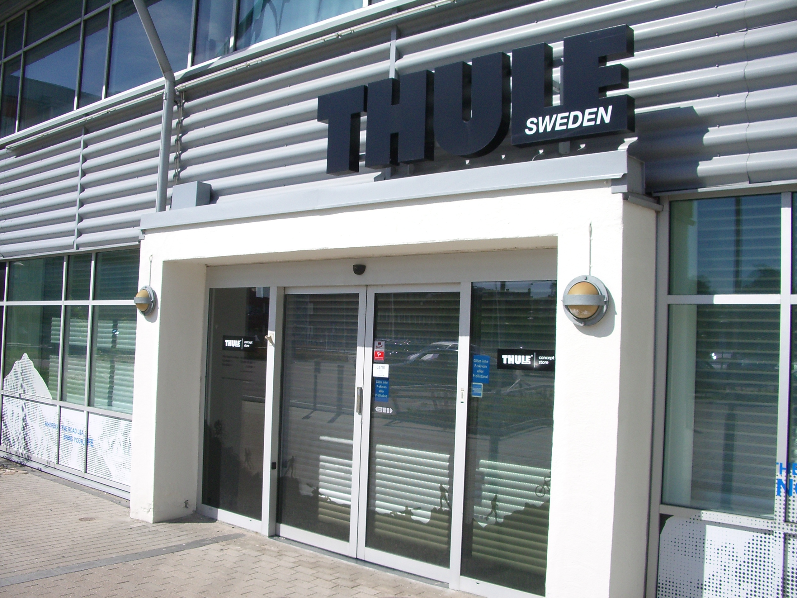 Verfijnen Nauwgezet Het strand File:Thule Concept Store.JPG - Wikipedia