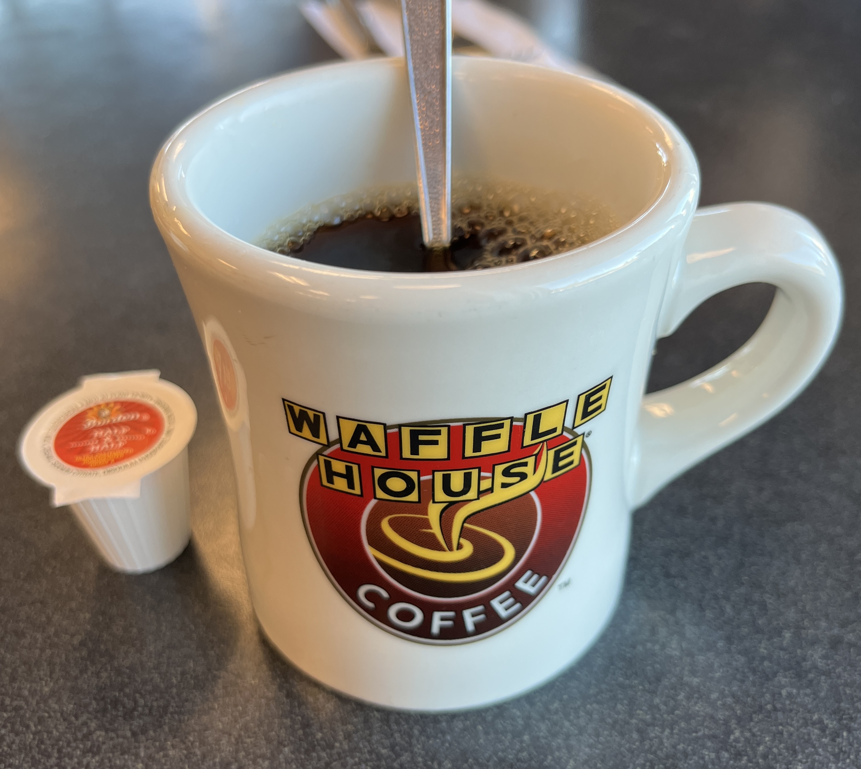 File:Un café à Waffle House (Orlando) en février 2022.jpg - Wikimedia  Commons
