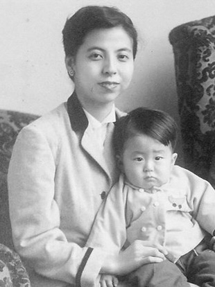 Yōko Abe and Shinzō Abe 1956.jpg