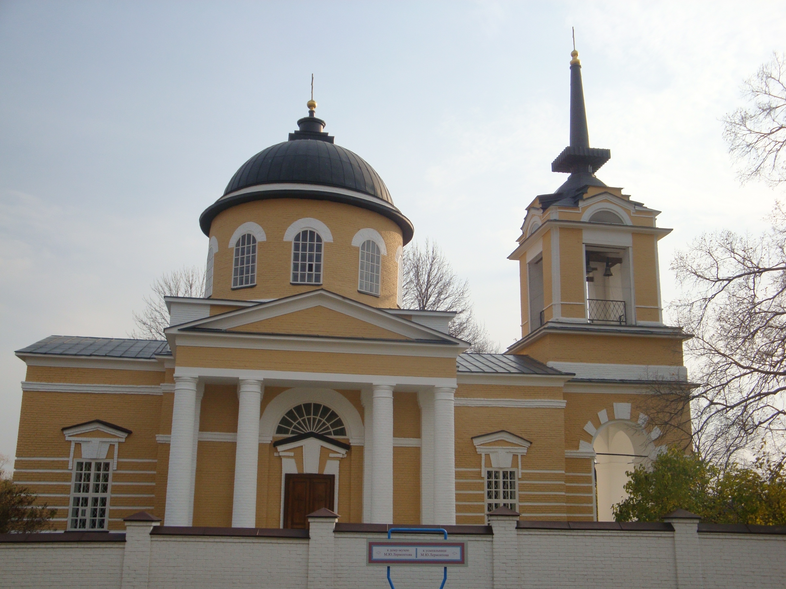 Тарханы Церковь Михаила Архангела территория