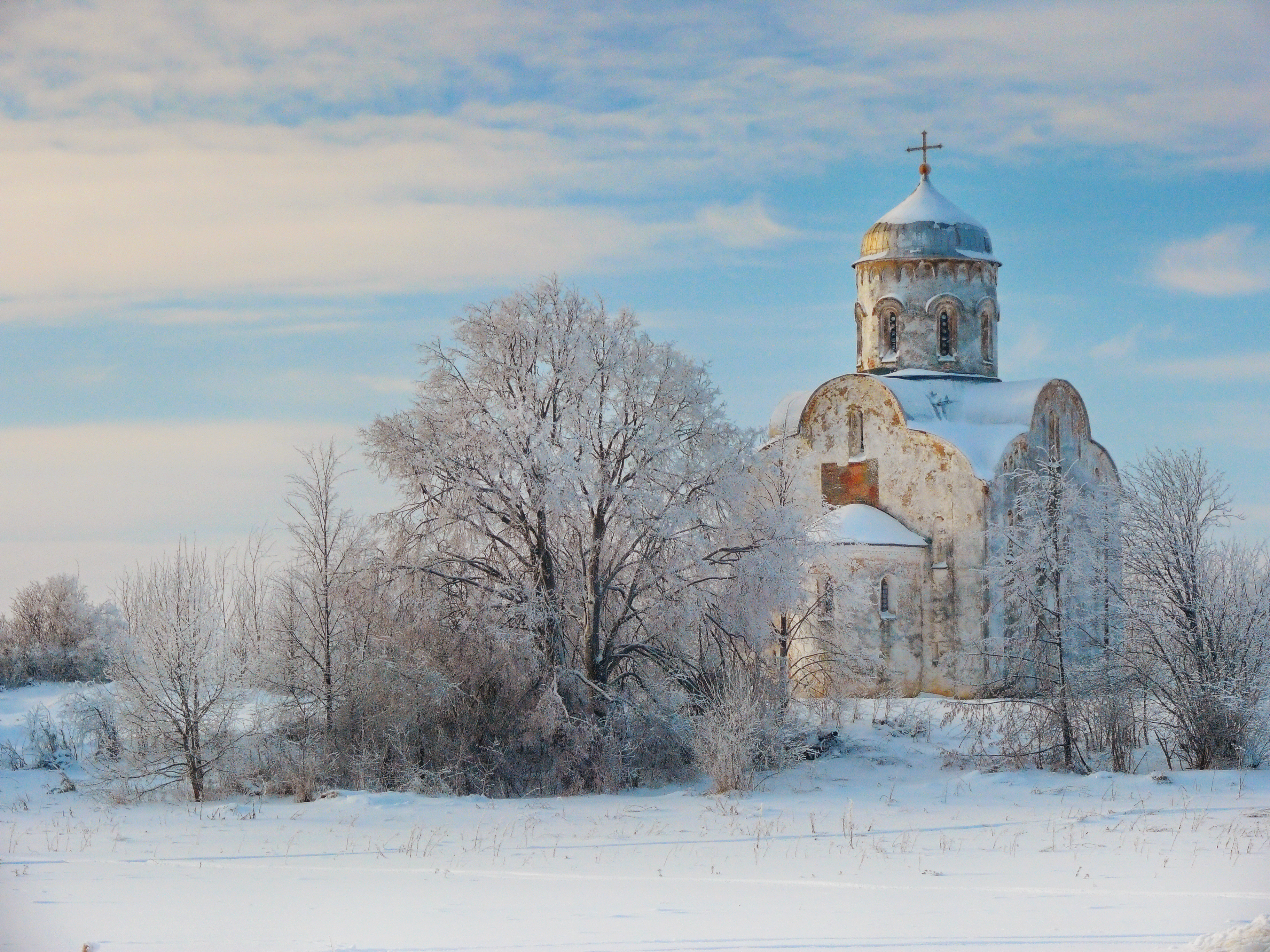 Церковь николы на липне. Храм на Липне Новгород. Храм Николы на Липне. Церковь Николы на Липне Великий Новгород. Церковь Николы на острове Липно у Великого Новгорода.