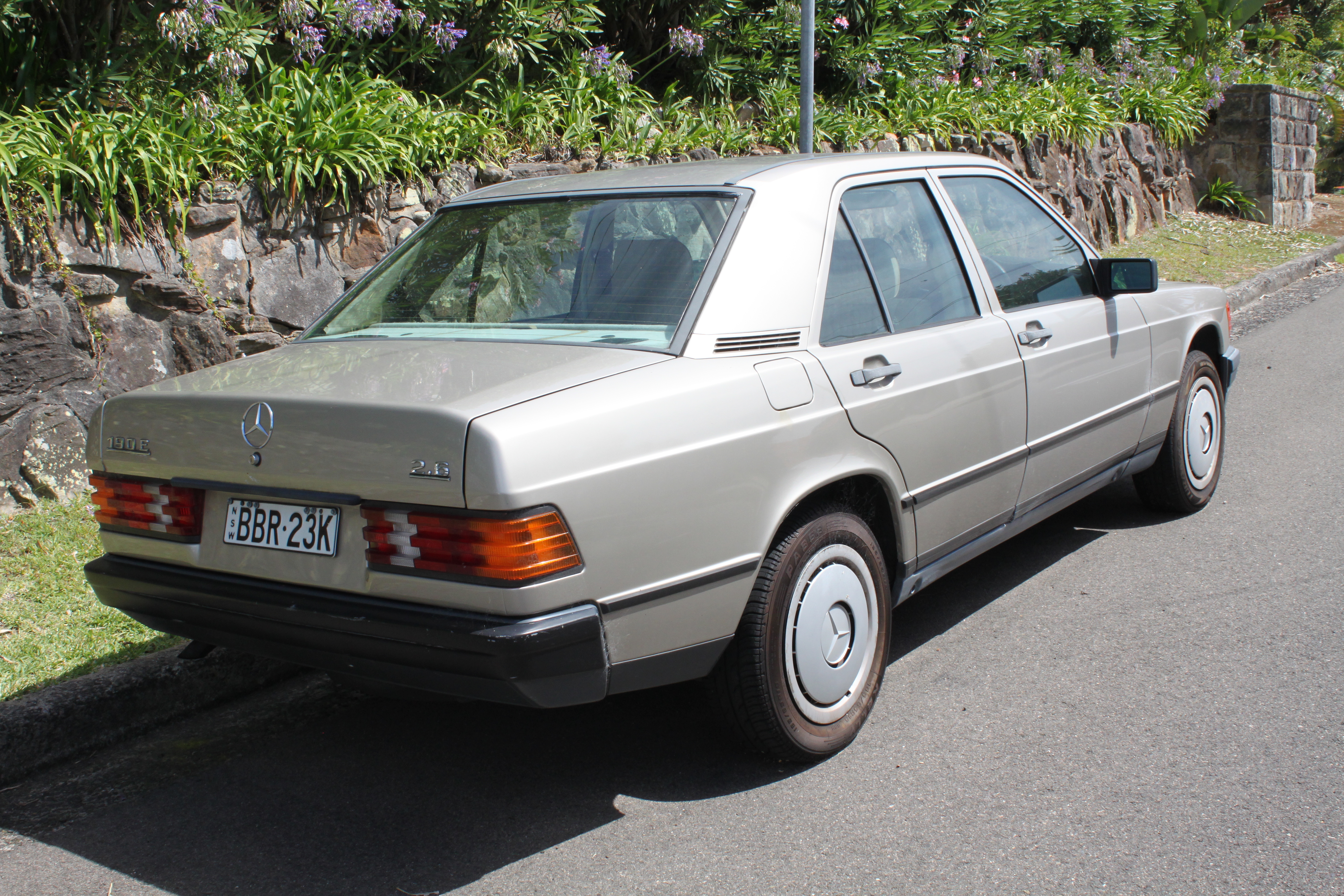 Mercedes 1987. Mercedes-Benz w201. 1987 Mercedes-Benz 190 e [w201]. Мерседес 190е. Mercedes-Benz 190 (w201), 1987.
