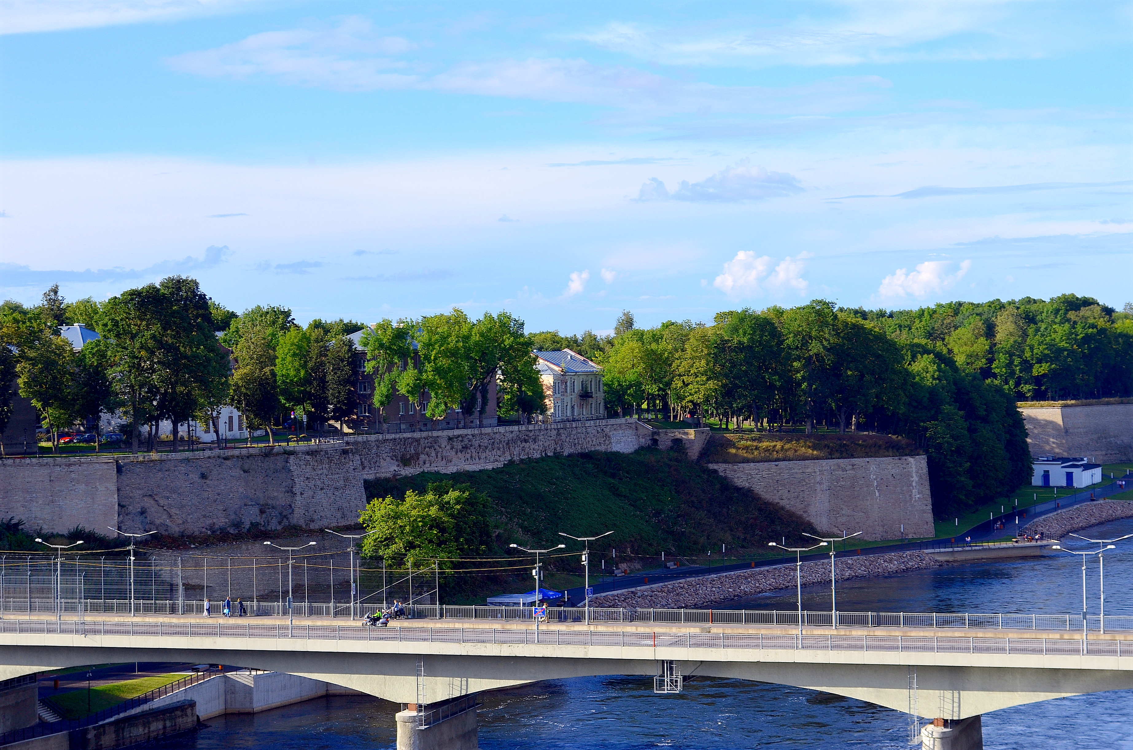 Across the bridge. Река Нарова.