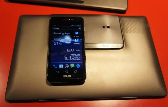 File:ASUS PadFone 2.jpg