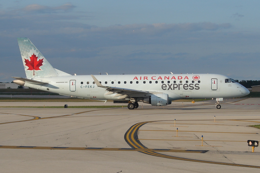 Air Cananda Express EMB-175 (9526311762).jpg